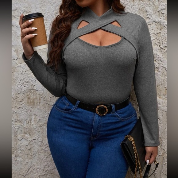 Plus-size khaki cutout front top - Picture 4 of 16